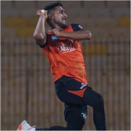 IPL 2022: उमरान मलिक (Umran Malik) ने 2 विकेट झटके. (SRH Instagram)