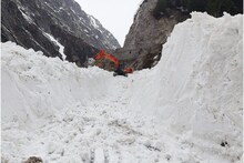 Uttarakhand: माइनस 20 डिग्री तापमान के बीच बद्रीनाथ हाईवे से बर्फ हटाने का काम जारी, बर्फीली हवाएं बनी चुनौती