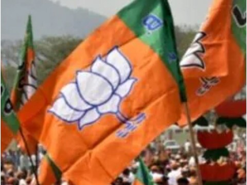 उत्‍तर प्रदेश में चुनाव हार गए भाजपा नेताओं को उम्‍मीद है कि उन्‍हें अहम जिम्‍मेदारी मिल सकती है. 