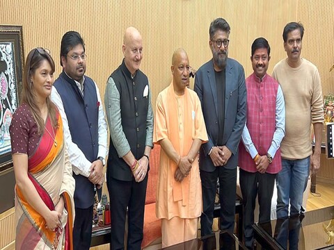 योगी से मिली 'द कश्मीर फाइल्स' की टीम.
