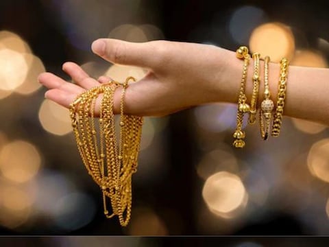Mathura: यह गिरोह नकली सोना रखकर बैंकों से करोड़ों रुपये का लोन लेते थे. (File photo)