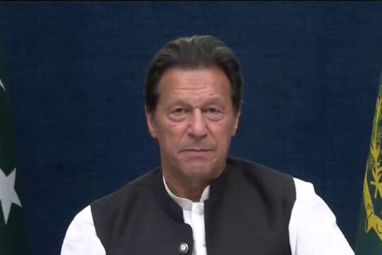 पाकिस्तान के प्रधानमंत्री इमरान खान देश को संबोधित किया. (ANI) 