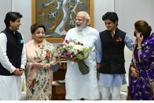 Jyotiraditya Scindia met PM Modi with family, is launching his son into politics?