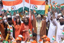 मुस्लिमों के साथ ऋषिकेश के चिदानंद मुनि की तस्वीरें वायरल, हरिद्वार में संत भड़के तो मुनि ने कहा, सच जानिए