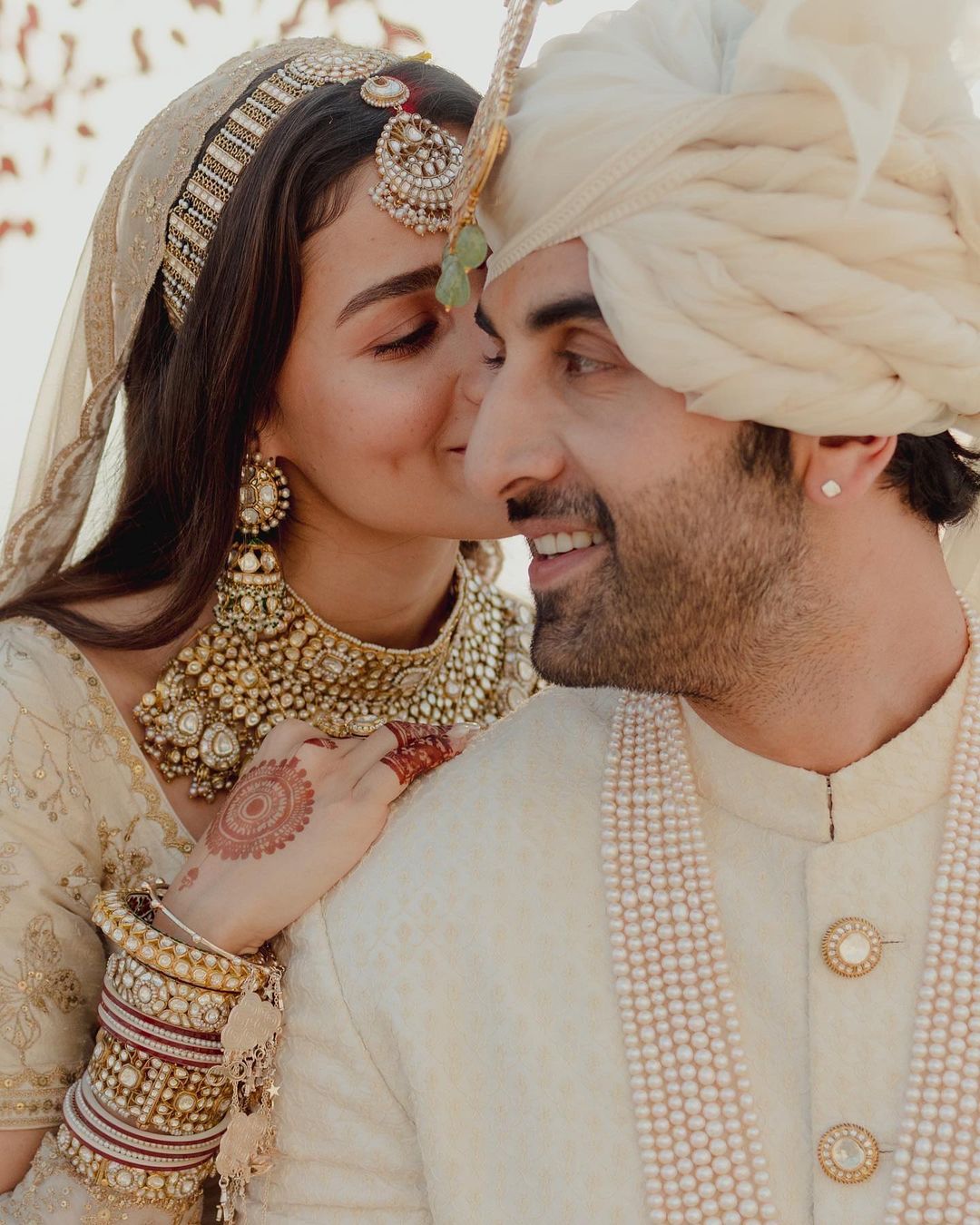 Ranbir Kapoor, Alia Bhatt Wedding: Cake, Champagne And Other Pics From The  Bride's Best Friends