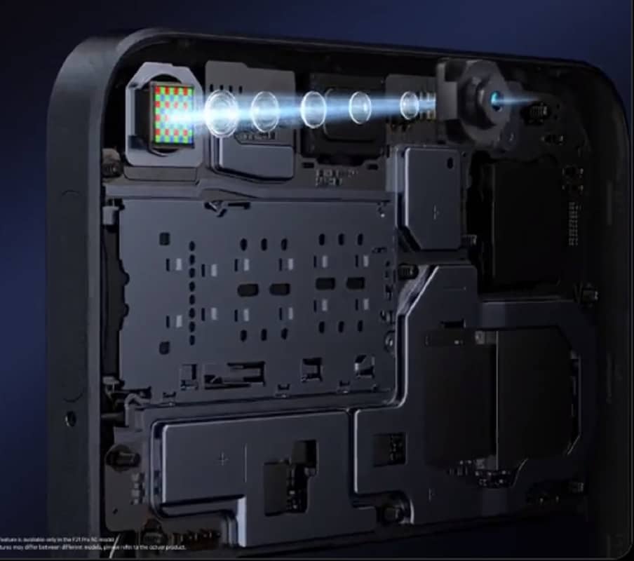  फोन के बैक में ट्रिपल रियर कैमरा दिया जाएगा, को कि दो कटआउट और रेगुलर साइज़ लेंस के साथ रहेगा. इसके सेकेंडरी लेंस में LED लाइट मिलेगी. इसका प्राइमेरी सेंसर 64 मेगापिक्सल का है, जो कि अल्ट्रा-वाइड लेंस और माइक्रो लेंस सेंसर के साथ आएगा.