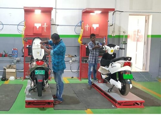 कंपनी के 750 से अधिक डीलरशिप नेटवर्क पर अपने इलेक्ट्रिक दोपहिया वाहनों की जांच कराने के लिए यह पहल की जा रही है.