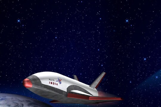इसरो (ISRO) अब रीयूजेबल लॉन्च व्हीकल पर काम कर रहा है जिससे अंतरिक्ष प्रक्षेपण की लागत बहुत कम हो जाएगी. (तस्वीर: ISRO)