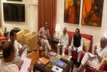 Congress also stirred before Amit Shah's visit, veterans' dinner at Kamal Nath's bungalow 