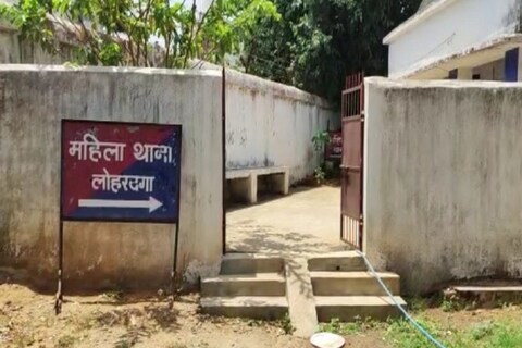 Jharkhand News: 19 वर्षीय युवक ने अपनी ही दो सगी बहनों के साथ दुष्कर्म की शर्मनाक घटना को अंजाम दिया है. 