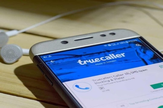 गूगल के एक्शन के बाद Truecaller कॉल रिकॉर्डिंग फीचर को अपने ऐप से हटाने की बात कही है. 
