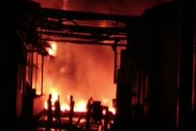 नोएडा के कासना कस्बा में लगी आग, दर्जनों झुग्गियां जलकर खाक, कोई हताहत नहीं