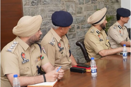 
मुख्तमंत्री भगवंत मान के साथ बैठक करते हुए एंटी गैंगस्टर टास्क फोर्स के सदस्य (फाइल फोटो)