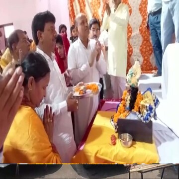 रविवार को श्यामा श्याम मंदिर में श्रीमदभागवत कथा का शुभारंभ किया गया, जिसमें मंत्री कपिल देव अग्रवाल पहुंचे.