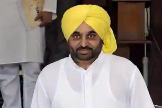 भगवंत मान ने बुलाई अफसरों की बैठक. (File pic)