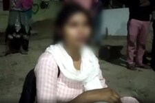 प्रेमी के लिए धरने पर बैठी लड़की; बोली- उसने मेरा शोषण किया, शादी करके मानूंगी