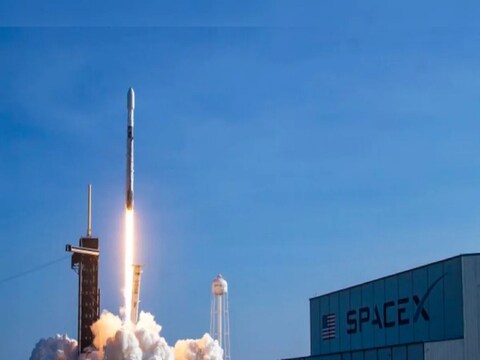स्‍पेसएक्‍स रॉकेट शुक्रवार को लॉन्‍च किया गया. ( प्रतीकात्‍मक फोटो) 