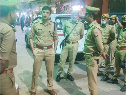 दिल्‍ली हिंसा के बाद उत्तर प्रदेश में पुलिस को और अधिक सतर्कता बरतने के आदेश दिए गए हैं. 