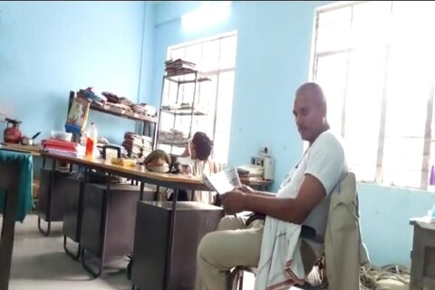 शराबबंदी वाले बिहार में दारू लेकर घुस गई यूपी पुलिस, इंस्पेक्टर-सिपाही गिरफ्तार - inspector and constable of up police arrested at bodhgaya bihar with liquor bramk – News18 हिंदी