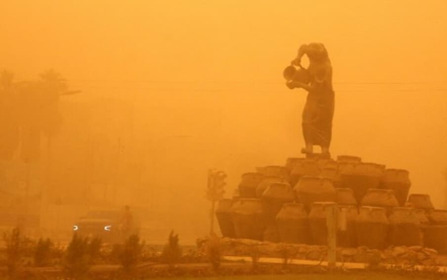 इराक में रेतीले तूफान से हाहाकार, हवाई अड्डे, स्कूल, ऑफिस बंद, देखे Photo