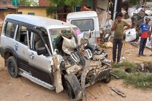 भदोही में बारातियों से भरी स्कार्पियो ट्रक से टकराई, 3 बारातियों की मौत, 14 घायल