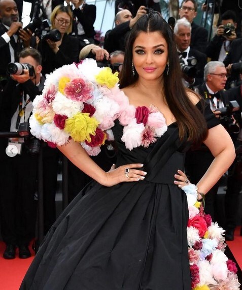 aishwarya rai, aishwarya rai cannes, cannes 2022, aishwarya rai cannes 2022 look, aishwarya rai look, aishwarya rai appearance, aishwarya rai viral look, abhishek bachcha, aaradhya bachchan, ऐश्वर्या राय, ऐश्वर्या राय कान, कान 2022, ऐश्वर्या राय कान्स 2022, ऐश्वर्या राय लुक