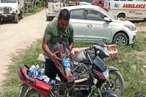 गोपालगंज पुलिस ने बाइक से शराब तस्करी करने वाले को पकड़ा. 