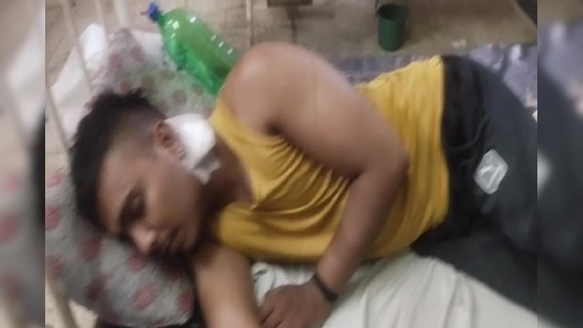 दोस्ती तोड़ने से खफा लड़की ने CISF कॉन्सटेबल पर कर दिया जानलेवा हमला, अस्पताल में भर्ती