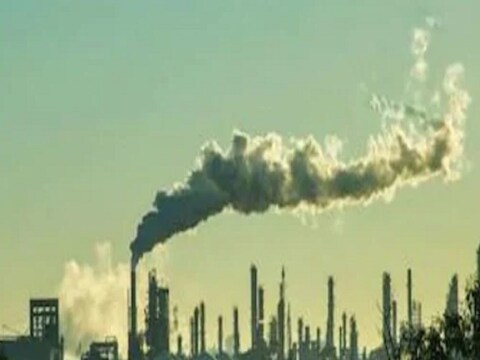 औद्योग‍िक प्रदूषण (Industrial Pollution) की समस्‍या से न‍िपटने के ल‍िए केजरीवाल सरकार (Kejriwal Government) ने अभ‍ियान चलाया हुआ है.  (File photo: Shutterstock)