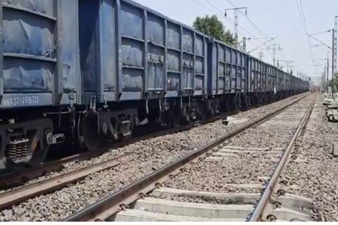 Jabalpur. पश्चिम मध्य रेल जोन ने अप्रैल महीने में 84 मालवाहक ट्रेनें कोयले की आपूर्ति के लिए लोड कीं