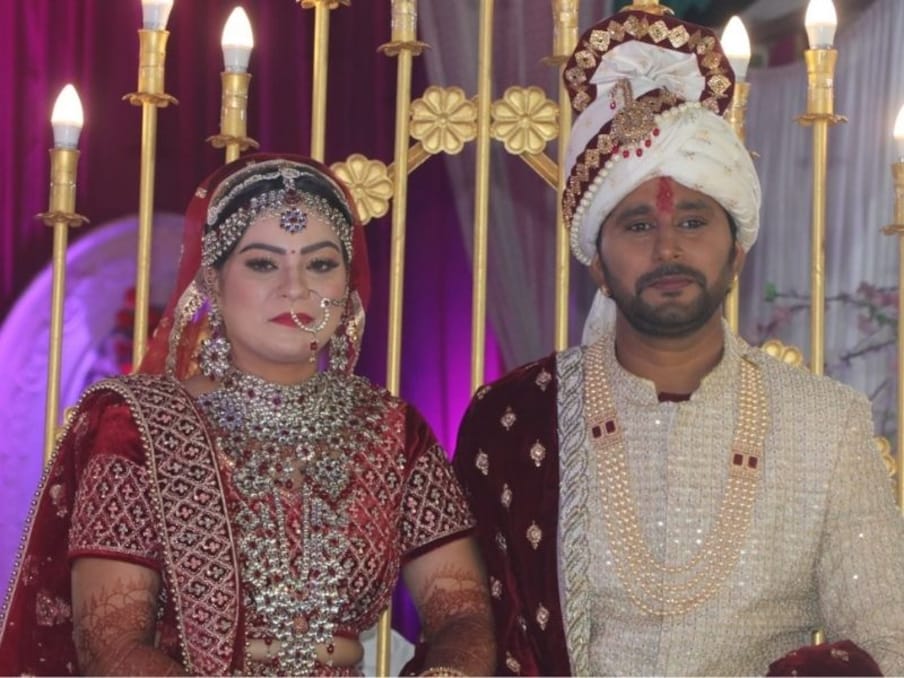  इससे पहले दोनों ने इसी साल फरवरी में यश के जन्मदिन के मौके पर सगाई की थी. शादी से पहले इनके प्यार के चर्चे मीडिया में और लोगों के बीच खूब रहे हैं.