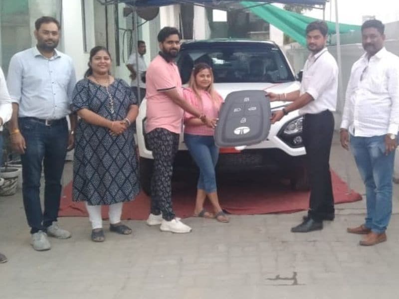 Producer Sakshi yadav gifted a luxury car to Bhojpuri Actor Vinod Yadav