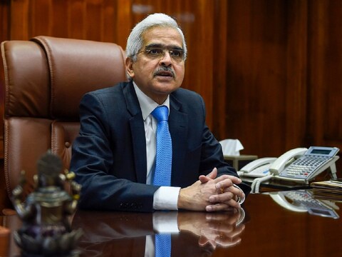 आरबीआई गवर्नर ने कहा कि केंद्रीय बैंक रुपये में तेज उतार-चढ़ाव और अस्थिरता को बिल्कुल भी बर्दाश्त नहीं करेगा.