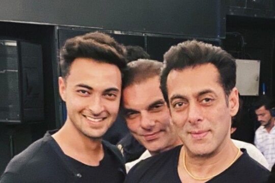 सलमान खान इस साल ग्रैंड ईद पार्टी करना चाहते थे. (फोटो साभार: 
aaysharma/Instagram)