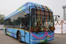 सड़कों पर कल उतरेगी 150 नई ई-बसों की खेप, सीएम केजरीवाल द‍िखाएंगे हरी झंडी