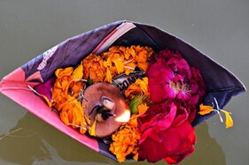 Vat Savitri Vrat: दो दिन मनाते हैं वट सावित्री व्रत, जानें इसकी वजह और मुहूर्त