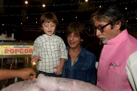 अमिताभ बच्चन खुद अबराम को बुड्ढी के बाल दिलाने ले गए थे. (फाइल फोटो)