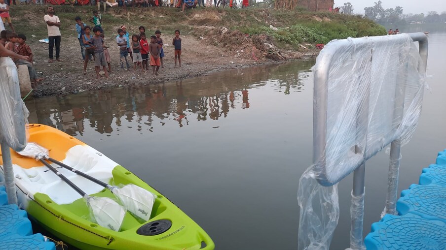  इसके तहत वाटर एडवेंचर्स स्पोर्ट्स में पर्यटकों की सुविधाओं के मद्देनजर सारी व्यवस्थायें की जा रही है. महिला-पुरुष के लिए अलग-अलग चेंजिंग रूम, शौचालय, पार्किंग स्थल आदि की व्यवस्था की गई है.