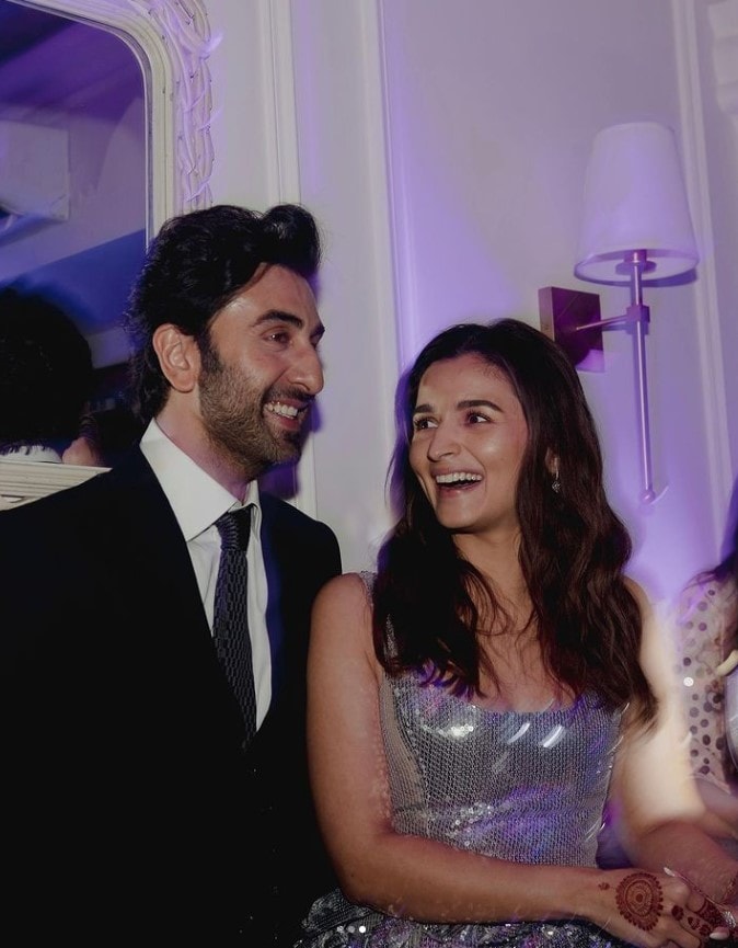 Alia Bhatt wedding, alia bhatt marriage date, alia bhatt ranbir kapoor, alia bhatt instagram, alia bhatt upcoming movie, alia bhatt latest pic, ranbir kapoor marriage, bollywood news in hindi, alia ranbir wedding anniversary, alia ranbir marriage anniversary, रणबीर कपूर और आलिया भट्ट की शादी की फोटो,बॉलीवुड की खबर हिंदी में, एंटरटेनमेंट न्यूज, मनोरंजन की खबर, आलिया और रणबीर की नई खबर