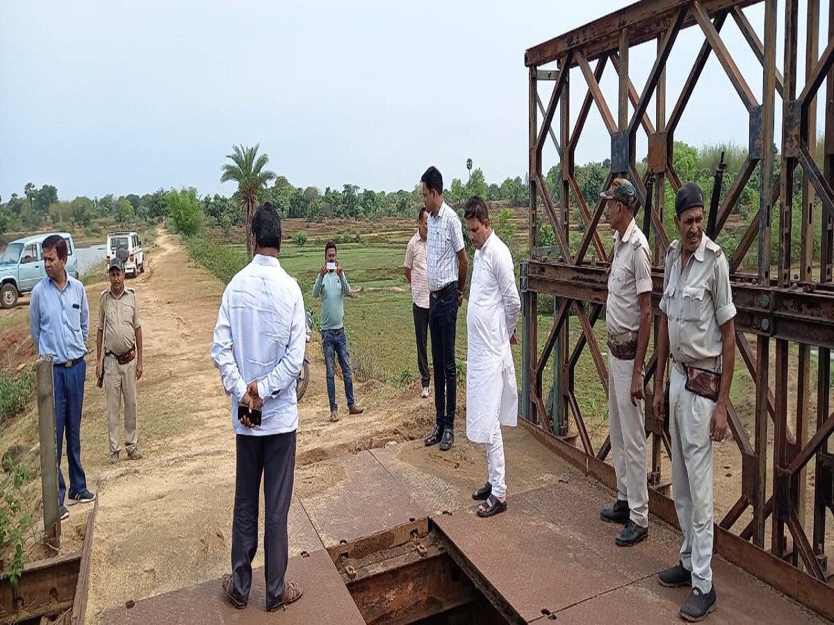 बांका में सेना की मदद से बने पुल को भी सुरक्षित नहीं रख सका प्रशासन, बड़े हिस्से को काटकर ले गए चोर 2 Banka Bridge Theft