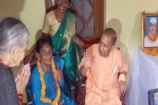जब गुरु अवैद्यनाथ को याद करते हुए रो पड़े यूपी के सीएम योगी आदित्यनाथ