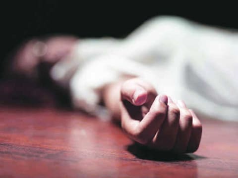 मृतक युवक शराब का आदी था. युवक का विवाह भी नहीं हुआ था. (प्रतिकात्मक तस्वीर)