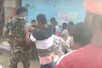 गढ़वा: मतपेटी बदलने के अफवाह पर ग्रामीणों ने पोलिंग पार्टी पर बोला हमला
