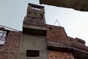 हरियाणा में 7 गज जमीन पर बना है ये 3 मंजिला मकान, Photos में देखें कैसे रह रहा परिवार