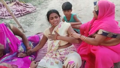 गोपालगंज में बेटी की खुदकुशी के बाद परिजनों का बुरा हाल है. 