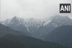 हिमाचल मौसम: प्रदेश के धौलाधर रेंज में गिरी ताजी बर्फ, मौसम हुआ सुहाना
