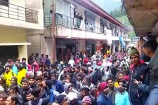 Kedarnath Yatra: 'जहां हैं वहीं रहें', पैदल यात्रियों को फिर रोका गया...