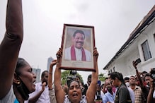 श्रीलंका: हिंसा में अब तक 8 की मौत, महिंदा राजपक्षे की गिरफ्तारी की मांग तेज