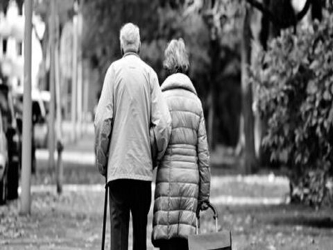 World elder abuse awareness day: भारत में बुजुर्गों के साथ दुर्व्‍यवहार बढ़ता जा रहा है. 