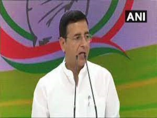 कांग्रेस के मुख्य प्रवक्ता रणदीप सुरजेवाला ने कहा कि बीजेपी ने देश को ध्रुवीकरण के अंधेरे युग में धकेल दिया है.  (फाइल फोटो)